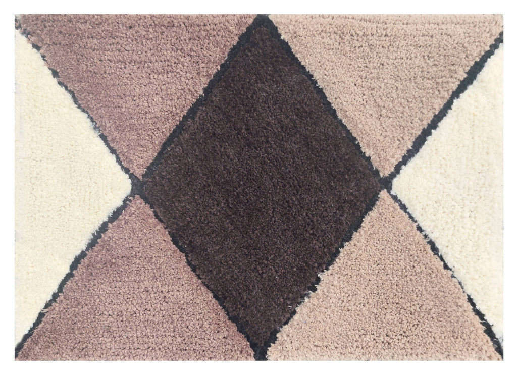 Bathroom Rug - Microfiber tufted bathmat design in soft colors, perfect for everyday use in your bathroom.